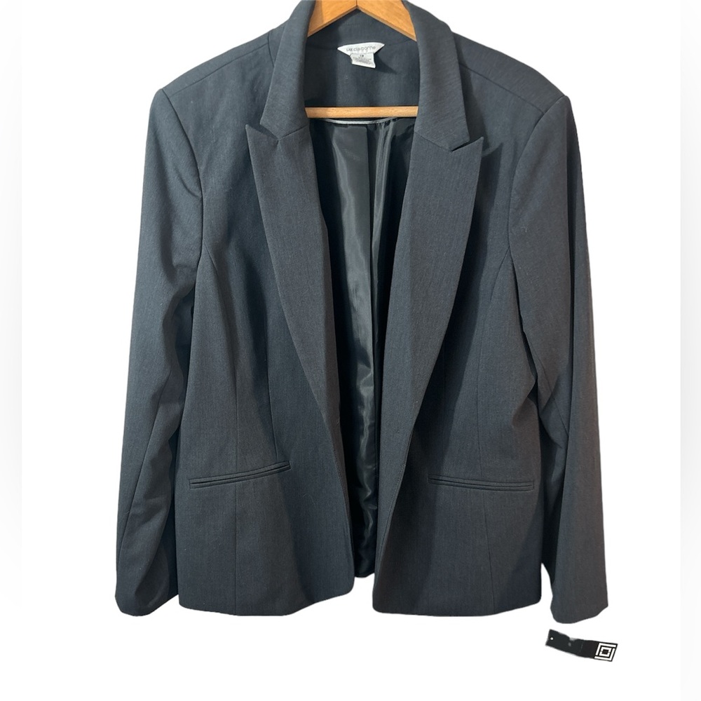 NWT Liz Claiborne Grey classic 1 button blazer size 18. career closet staple